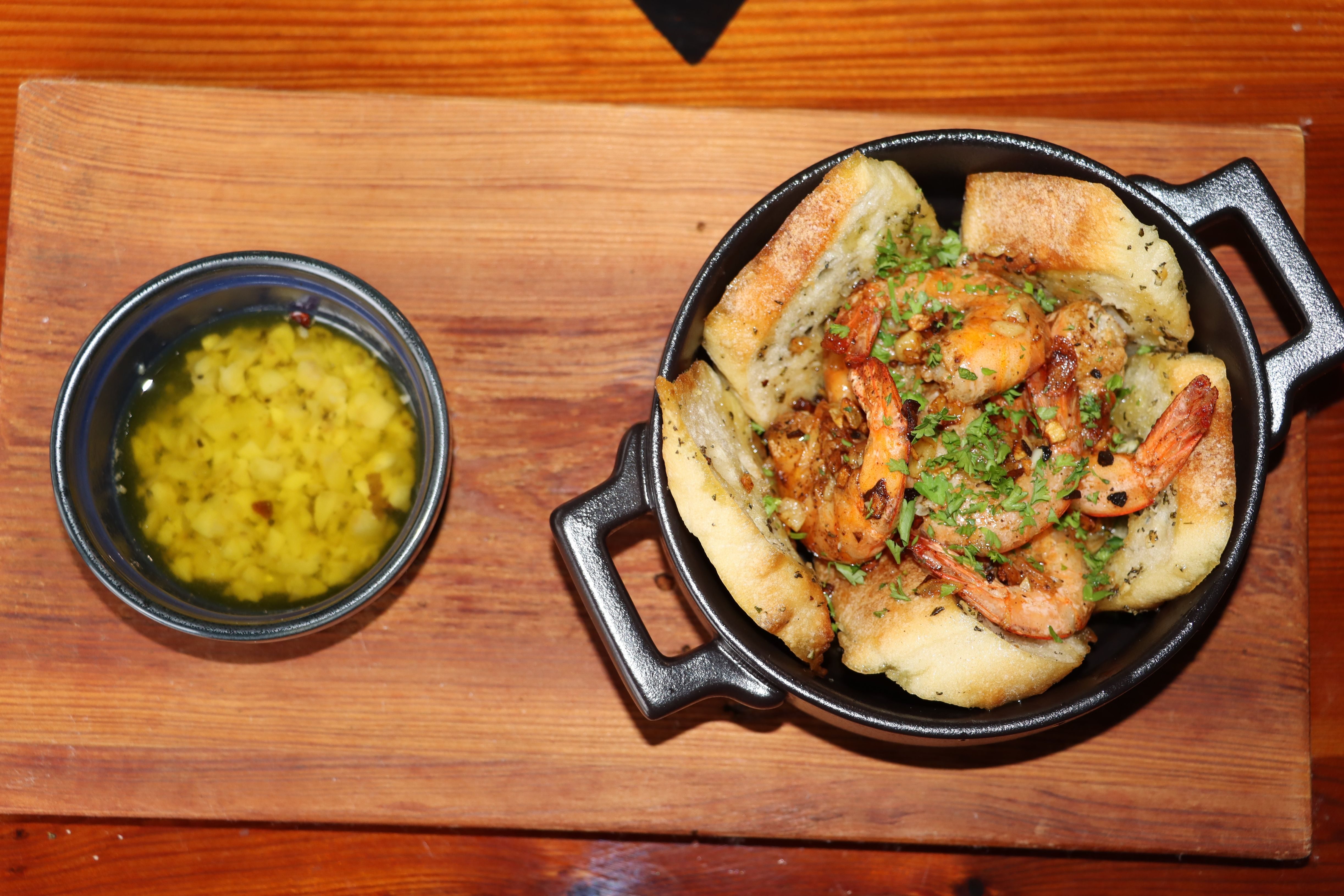 Camarones Al Ajillo.